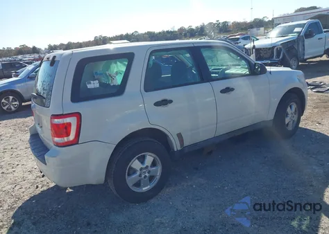 2011 Ford Escape Xls z USA, uszkodzony, nr VIN 1FMCU0C75BKB02309